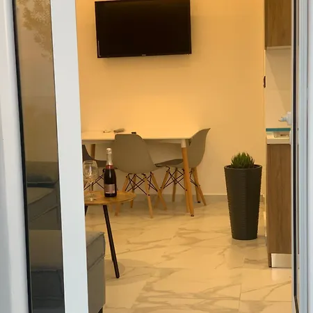 House Apartment *
